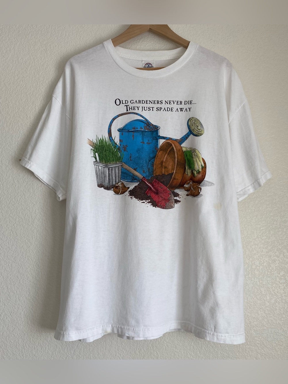 Vintage Old Gardeners Never Die graphic t-shirt, XL